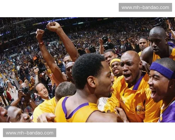 曼巴之吻与银黑王朝的黄昏：2008年西决，科比写给世界的暴力美学情书